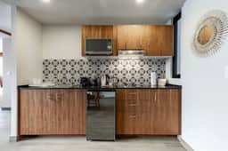Sunny Fully Equipped Apartment in ROMA by VIATO HOMES - Image 5