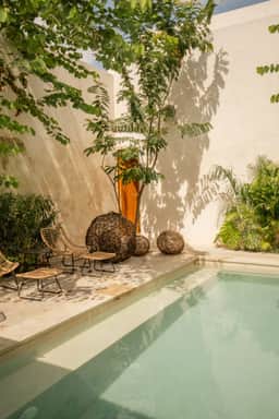 Charming single level apt w terrace and pool access by VIATO HOMES - Image 2