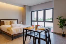 Stylish Studio w/ Gym & Pool Access | VIATO HOMES - Image 2