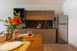 Modern 1-BR Apt w/ Skyline Views | VIATO HOMES - Image 4