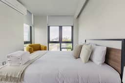 Urban 1-BR Apt w/ AC & Skyline Views | VIATO HOMES - Image 2
