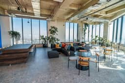 Bright & Modern Studio w/ Gym & Pool | VIATO HOMES - Image 4