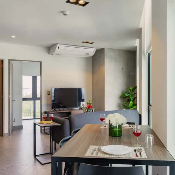 Urban 1-BR Apt w/ AC & Skyline Views | VIATO HOMES - Image 1