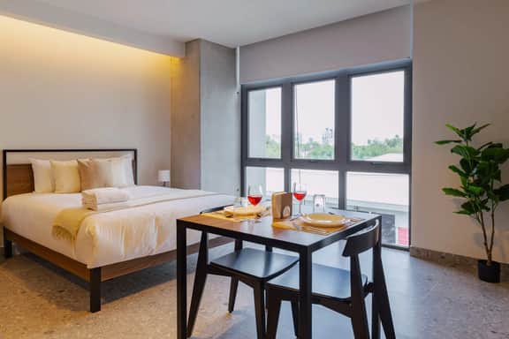 Stylish Studio w/ Gym & Pool Access | VIATO HOMES - Image 2