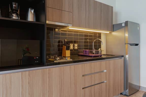 Stylish Studio w/ Gym & Pool Access | VIATO HOMES - Image 3