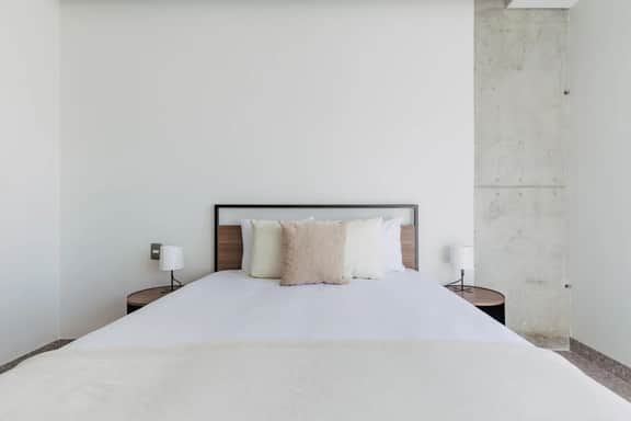 Relaxing 1BR w/ Pool & BBQ Area | VIATO HOMES - Image 3