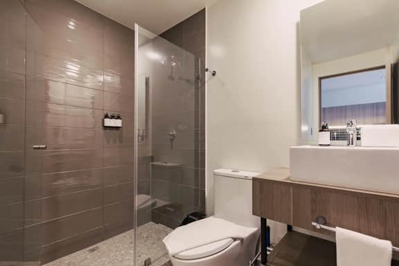 Relaxing 1BR w/ Pool & BBQ Area | VIATO HOMES - Image 4