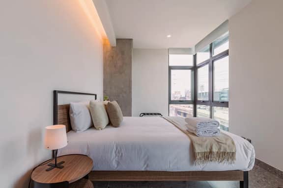 Modern 2-BR Retreat w/ Gym & Pool | VIATO HOMES - Image 5