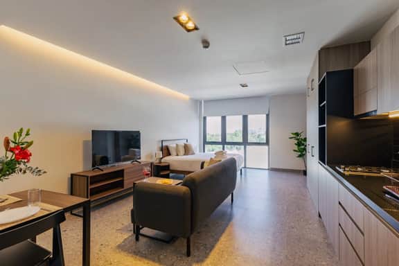 Bright & Modern Studio w/ Gym & Pool | VIATO HOMES - Image 2