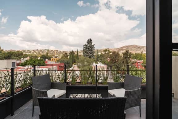 Two-Level Penthouse Near Centro | Terrace + AC - Image 4