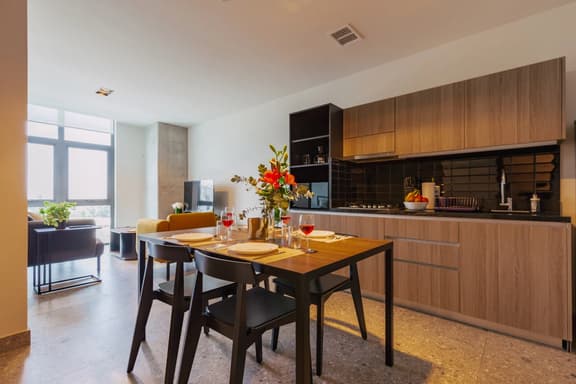 Modern 1-BR Apt w/ Skyline Views | VIATO HOMES - Image 1